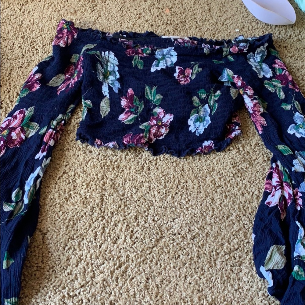 long sleeved LA Hearts crop top
